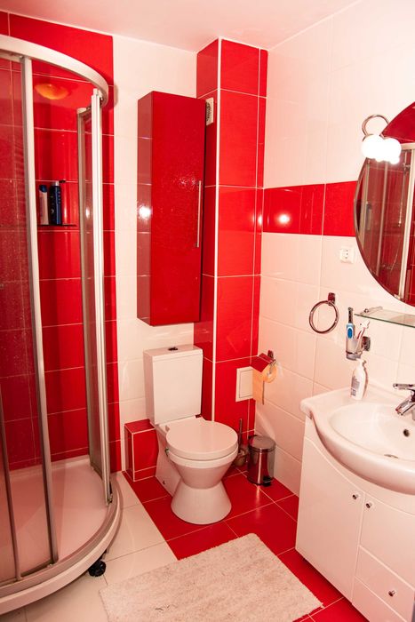 Proprietar inchiriez apartament cu 3 camere
