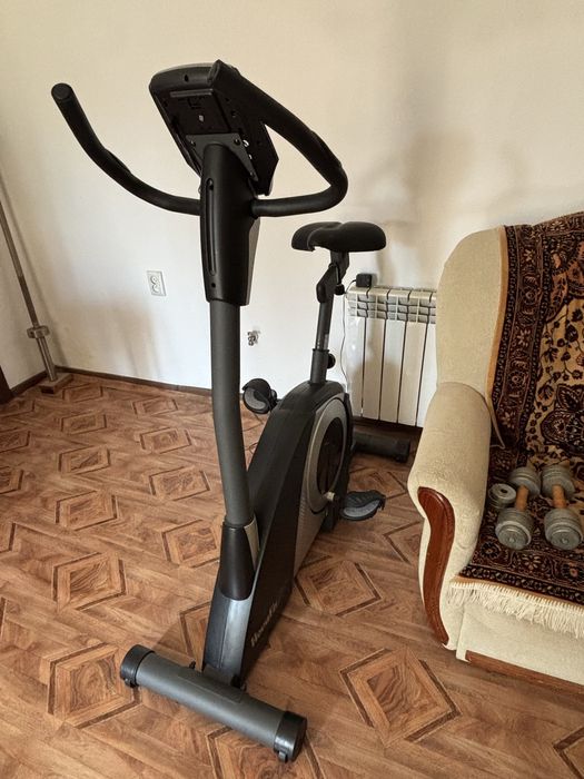 Продам велотренажер HouseFit б/у