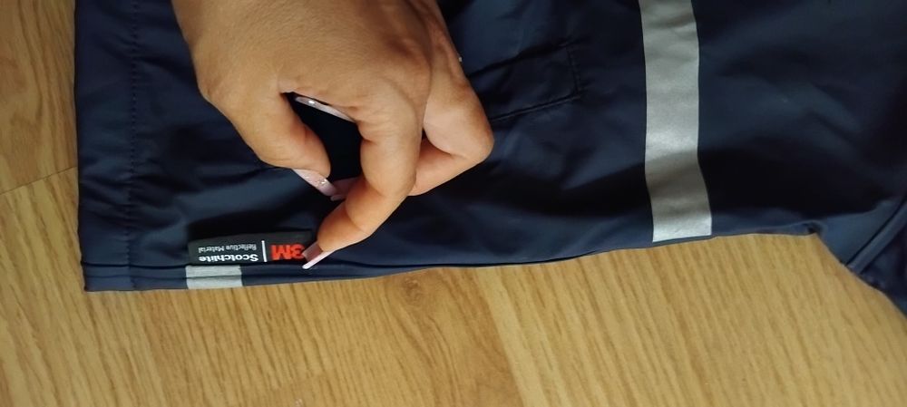 Jacheta impermeabila +pantalon băieței 4/6ani ,noi