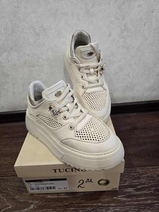 Бежевые кроссовки Tucino