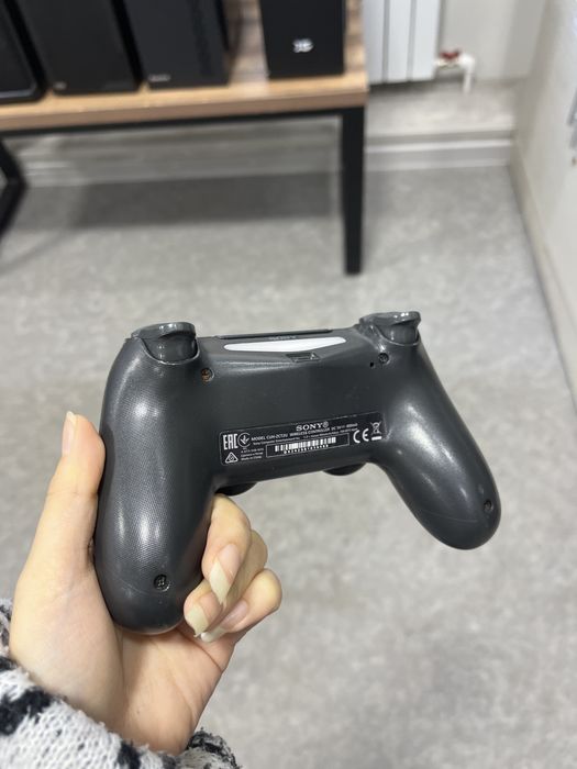 PlayStation 4 Pro/1 Tb/2 геймпада/8 игр в подарок