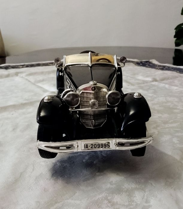 Mercedes Benz       .