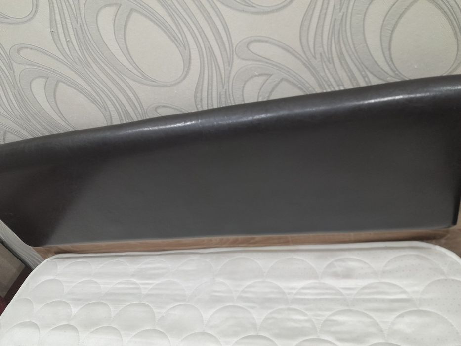 Двуспальная кровать