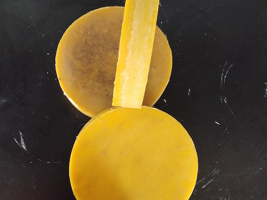 Продам натуральный пчелиный воск.