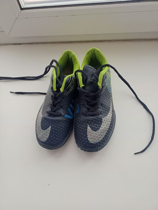 Бутсы футбольные