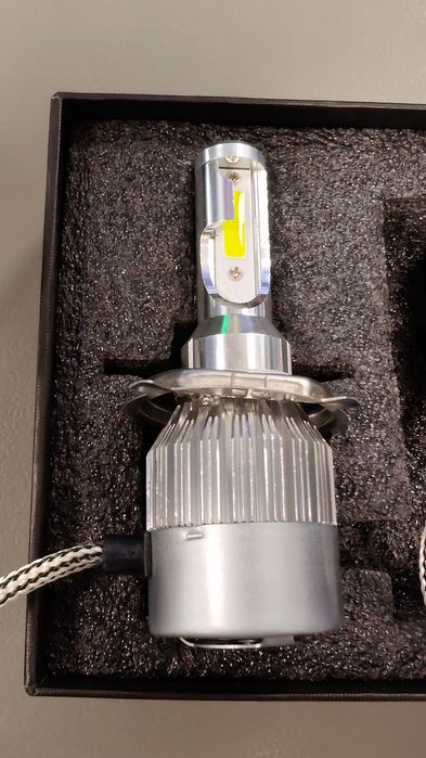 Becuri Led auto H4