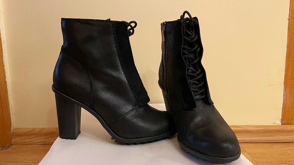 Ghete CLARKS piele naturala intoarsa, femei, marime 38