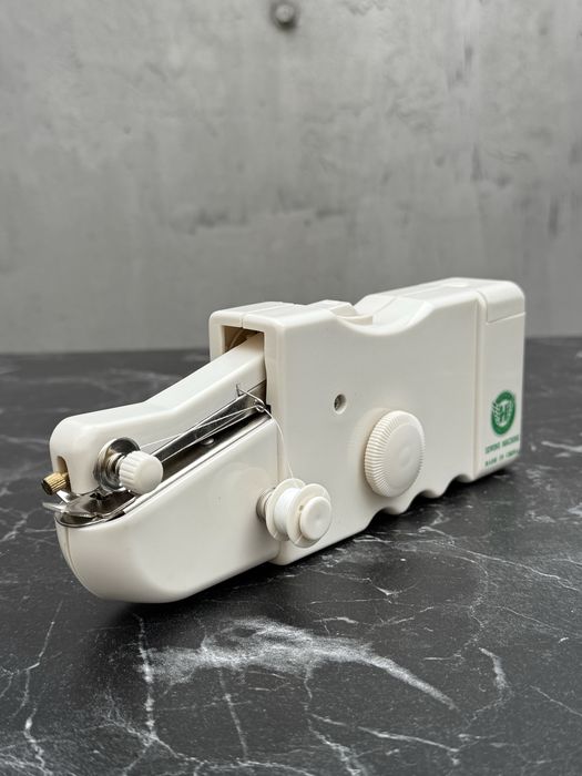 Малка ретро шевна машина - Чисто нова!