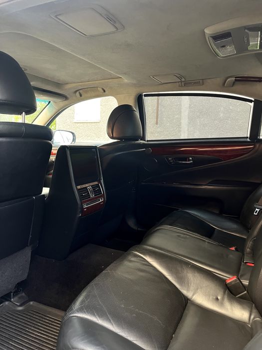 Lexus LS600H. Лексус