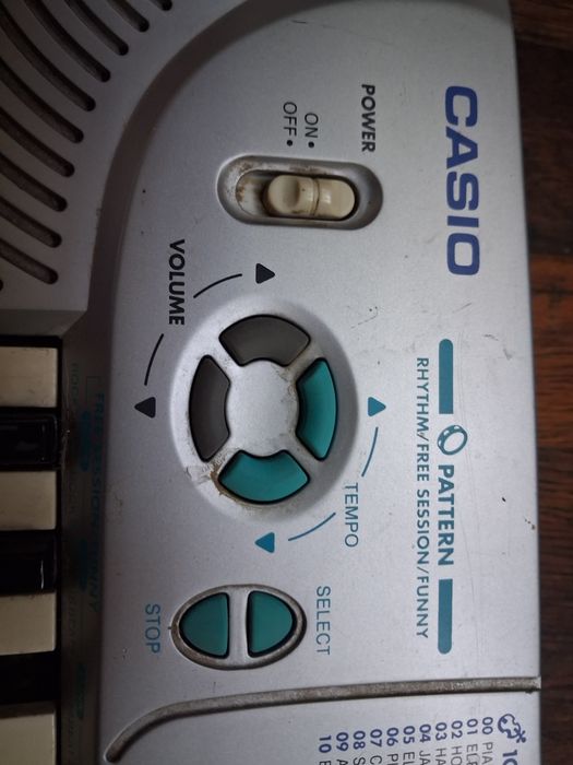 Синтезатор малък "Casio"