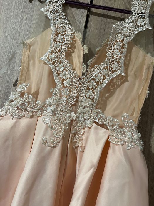 Официална рокля с дантела