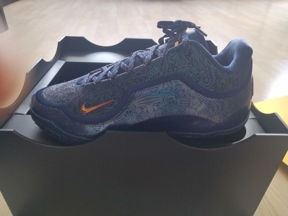 Обувки Lebron XXIII