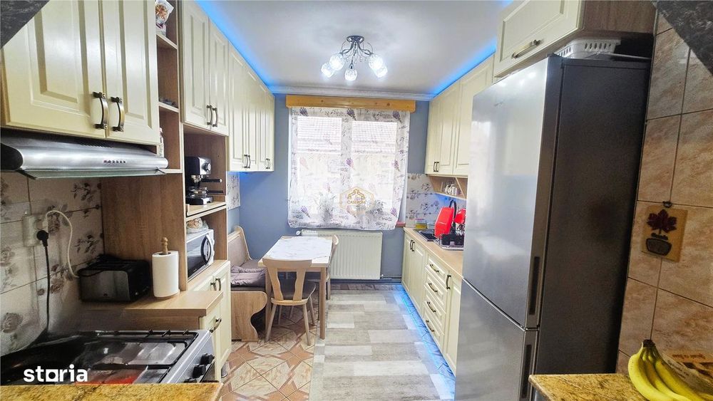 Etaj II | Apartament decomandat cu 2 camere in Livada