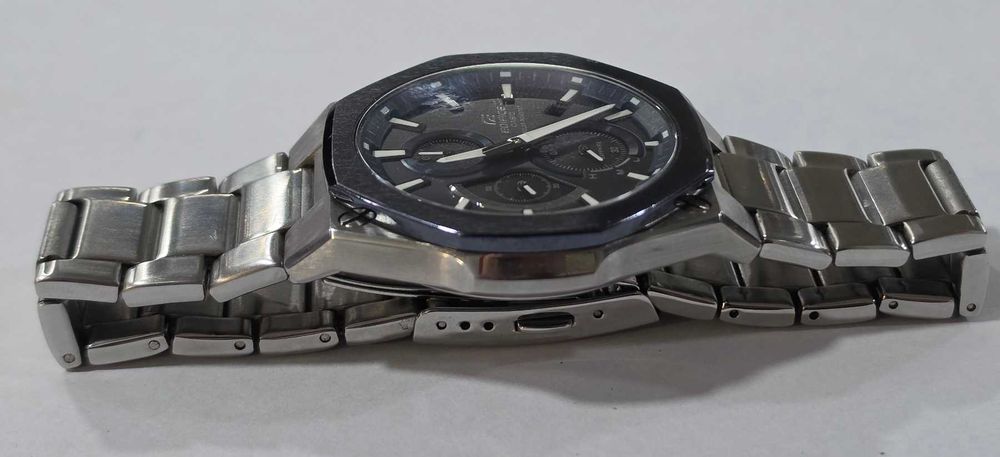 Часовник Casio Edifice EF-S570
