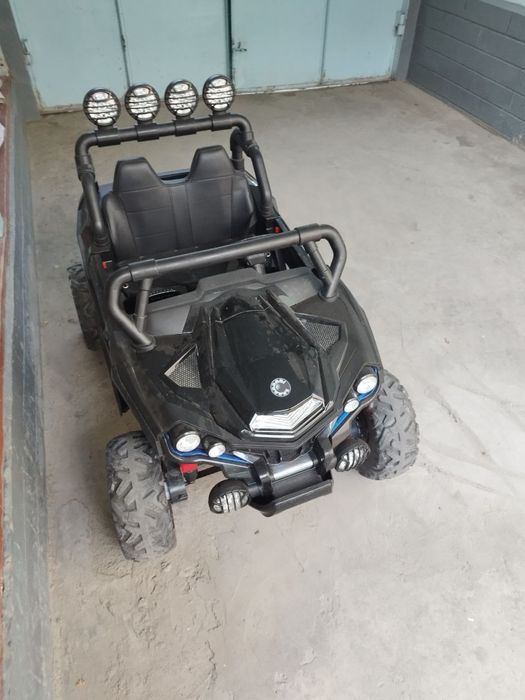 Jeep elektromobil detiskiy