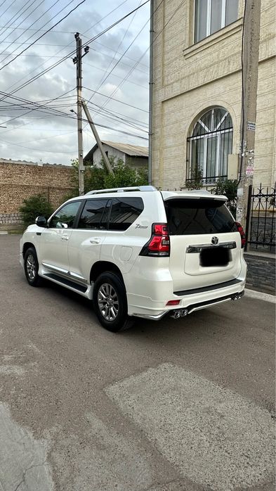 Land crusier prado sotiladi