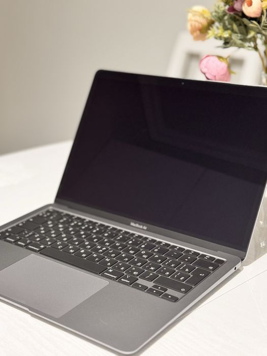 Продам MacBook Air M1 8/256 GB 13’