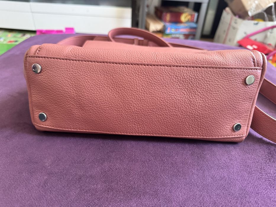 Geantă Coccinelle roz somon