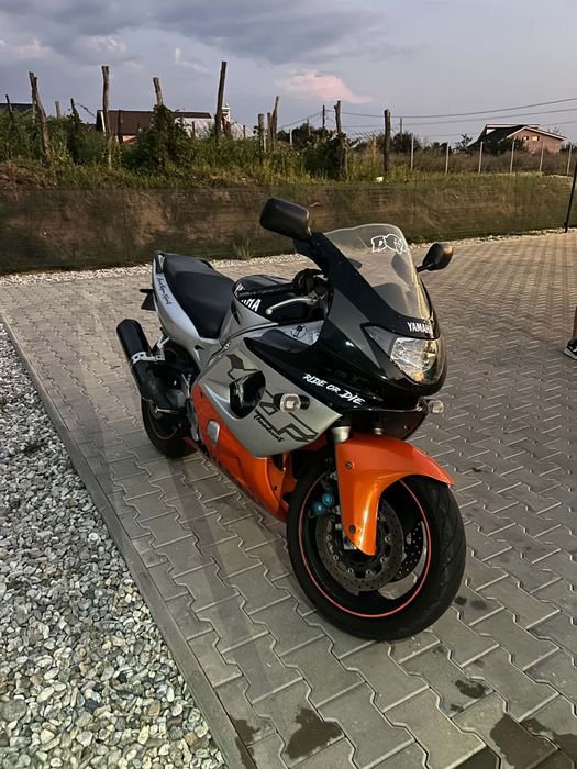 Vând Yamaha thundercat 600
