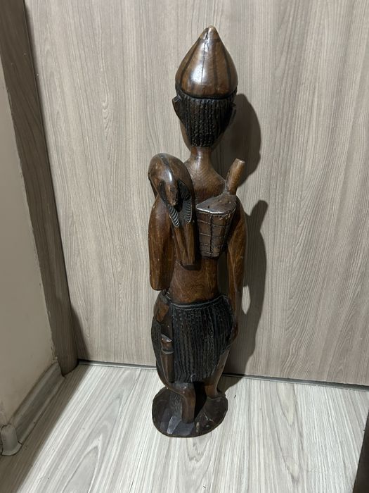 Statueta africana din lemn