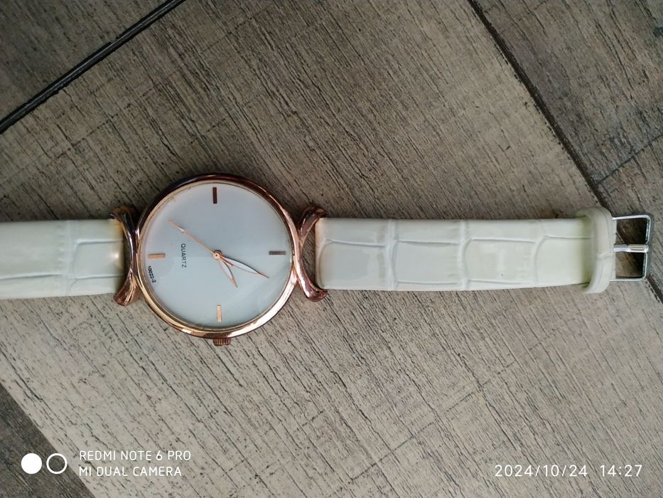 Часы наручные женские *