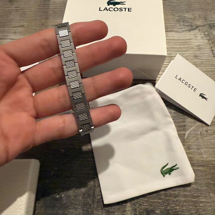 Стилни гривни на Lacoste