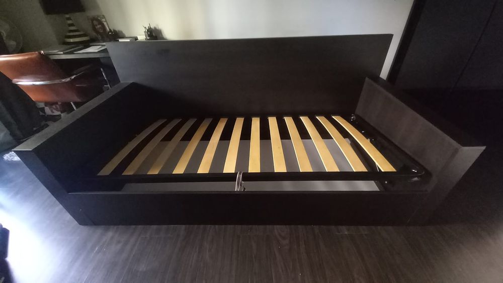 Vând pat 1 persoana, stare impecabila, dimensiuni  saltea 90/1,90