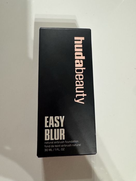 Huda Beauty Easy Blur cashew