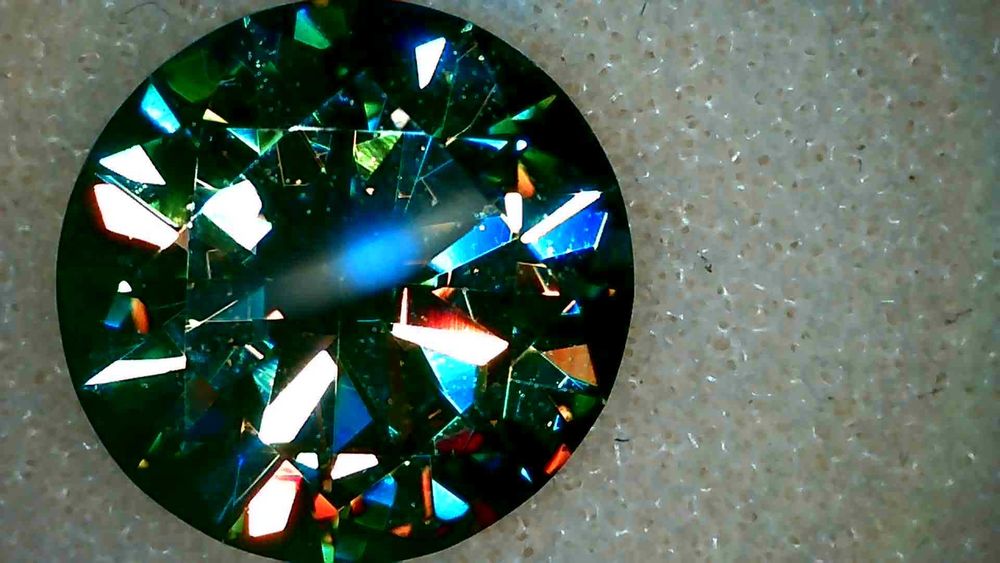 Диамант, Moissanite Brilliance, зелен със сертификат, гравиран номер на камъка - 35 евро - 1 карат