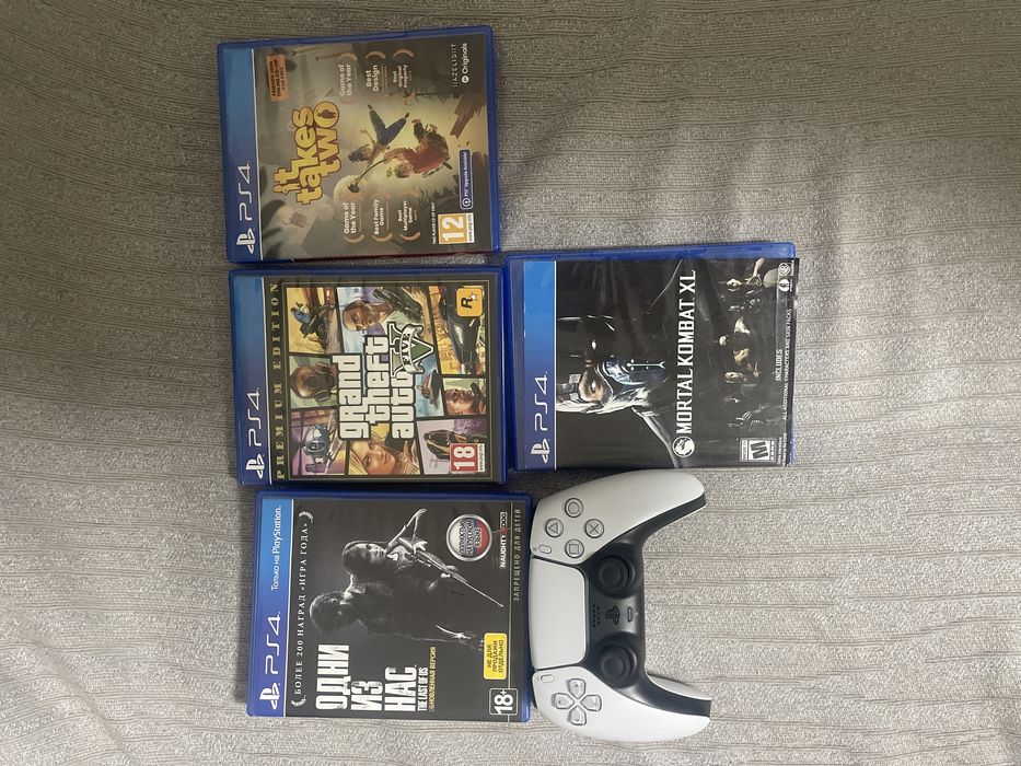 Диски от пс 5 и джойстик