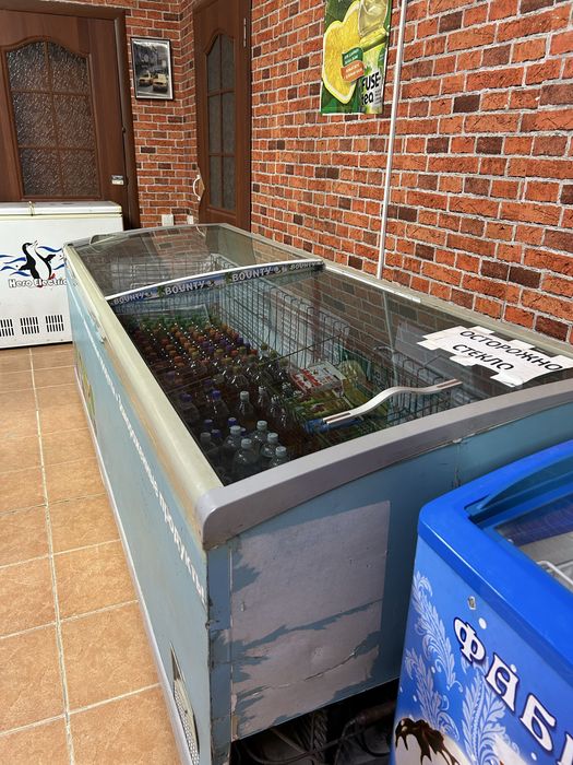 Продаются стеллажи+ холодильник