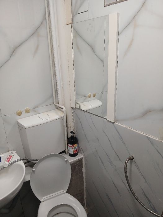 Închiriez camera la casa