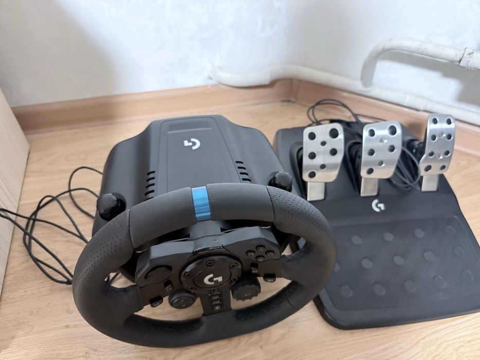 Игровой руль Logitech g923