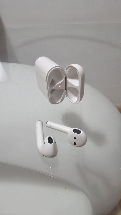 Apple AirPods 2 – funcționale – stare bună