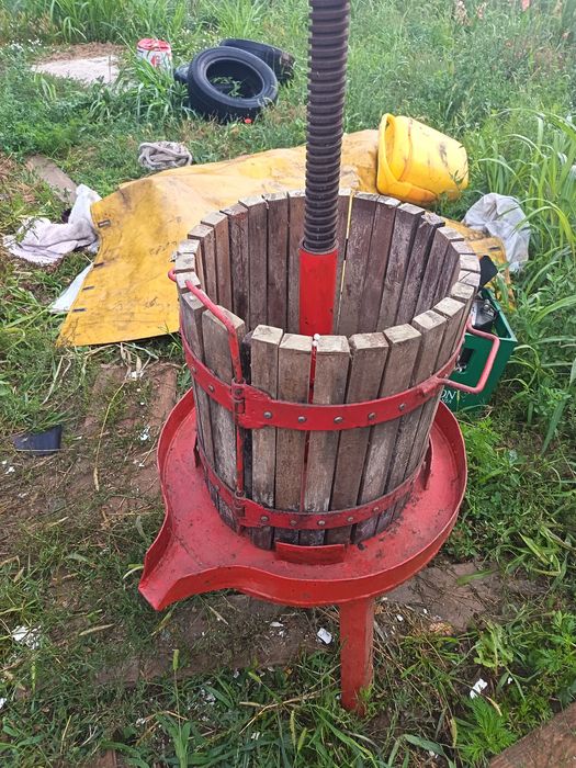 Vând teasc pentru struguri