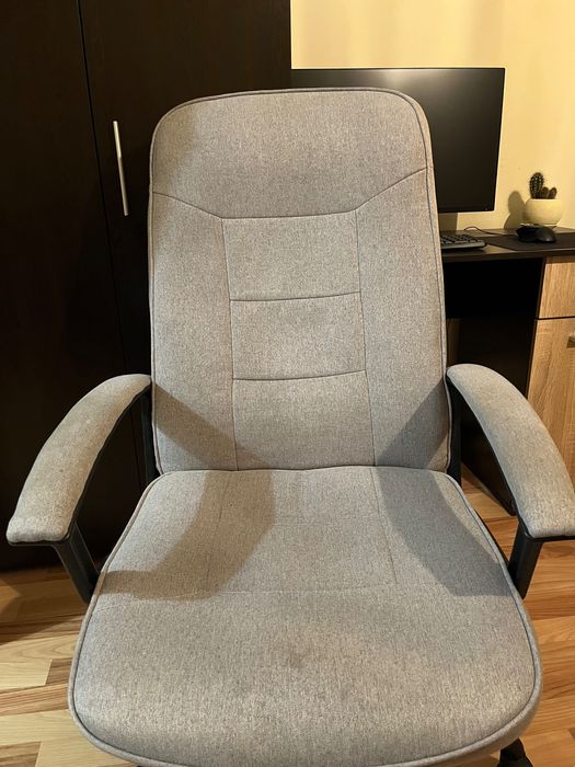 Офис стол цвят сив