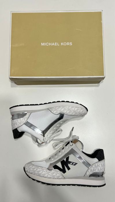 Продам кроссовки