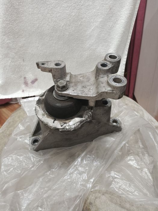 Хонду Цивик подушка на двигатель