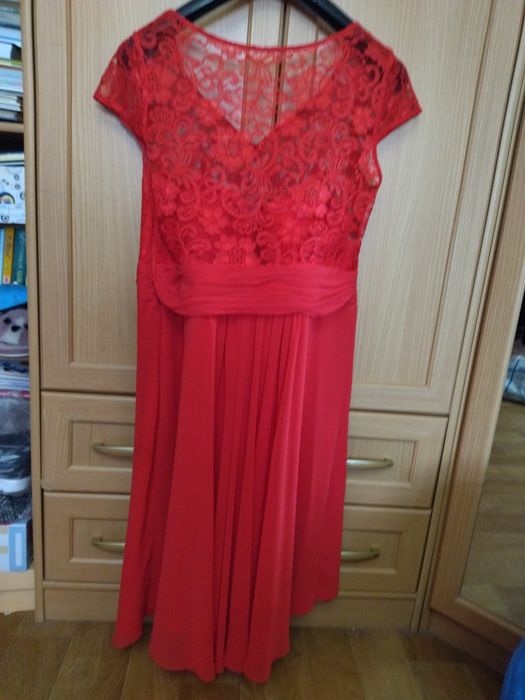 Нарядное женское  платье размер  46