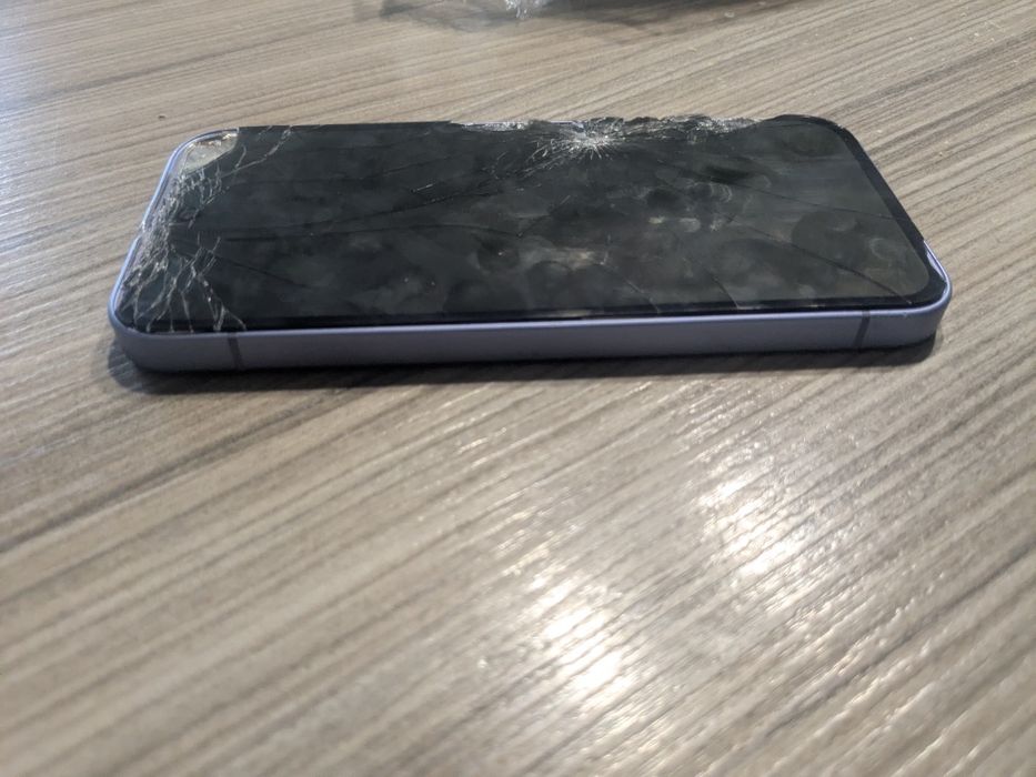 Pixel 9a  ecran spart/nefuncțional