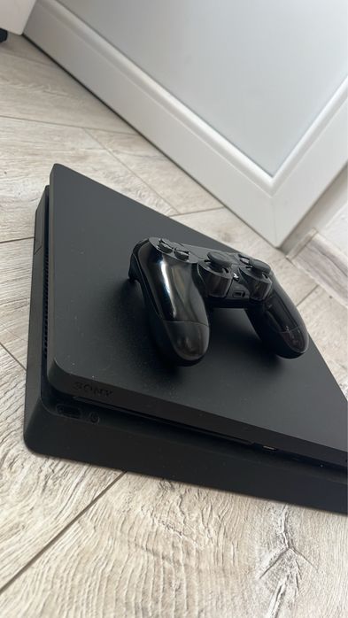 PS4 Slim 500GB-плюс 7 игри от снимката  със игрите цената е 170 без тях 150!