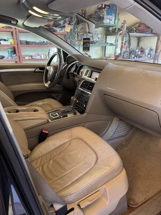 Продавам Джип Ауди Q7