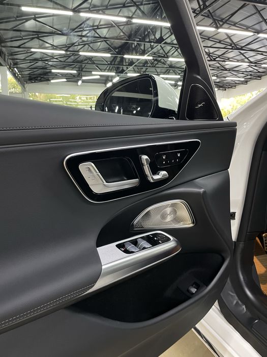 Mercedes-Benz E300 W214 Full option