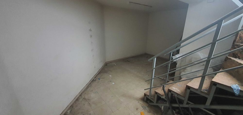 Топ локация! Ъглов магазин, офис, търговски обект под наем с отлична видимост – 80 кв.м