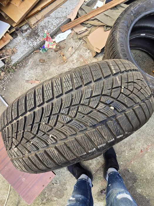 Зимни гуми перфектни Goodyear 225/55/17 карани 2 сезона