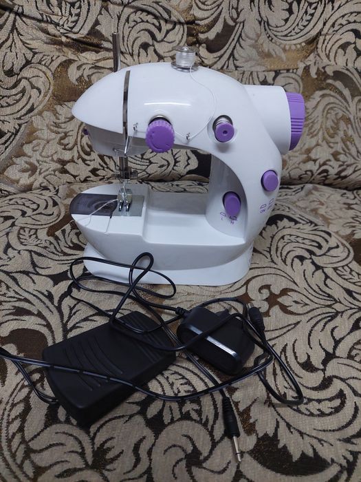 Мини швейная машинка