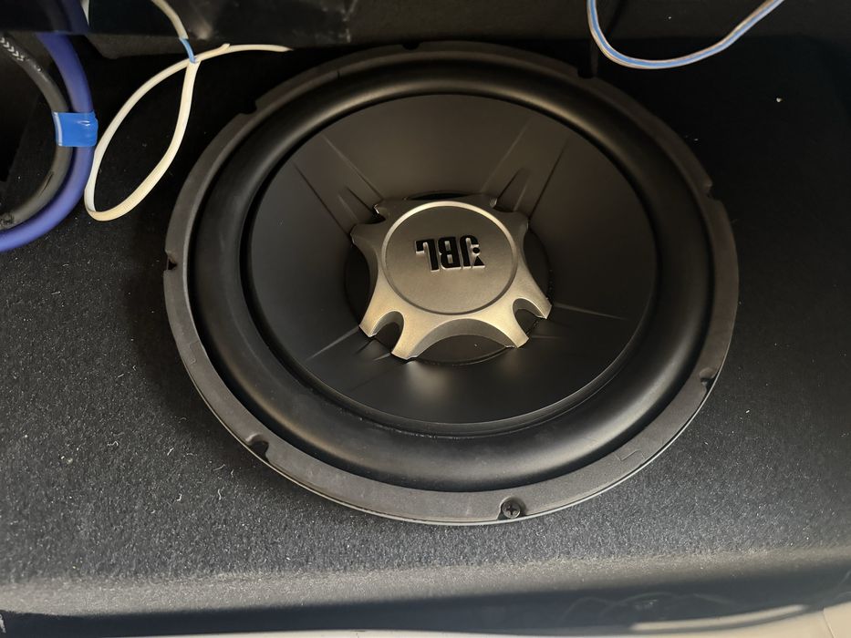 Jbl 1.100 kenwood 500w sotiladi 2 kanal yengi