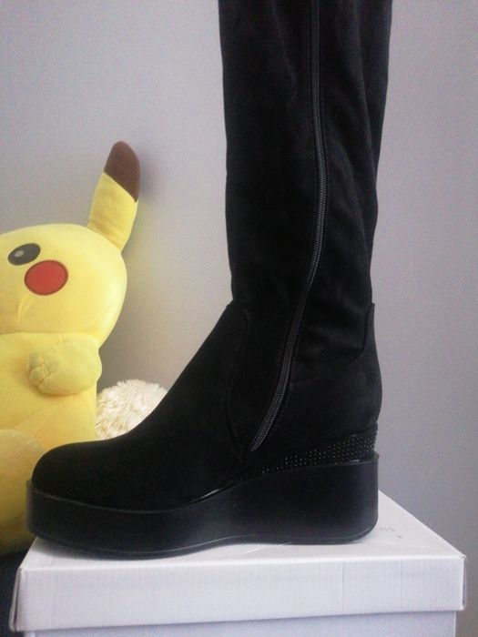 Дамски велурени ботуши