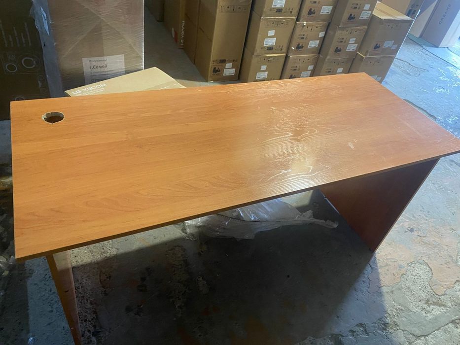 Мебель столы шкафы