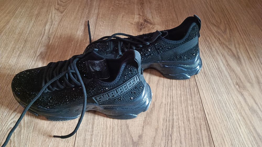 Кроссовки, обувь